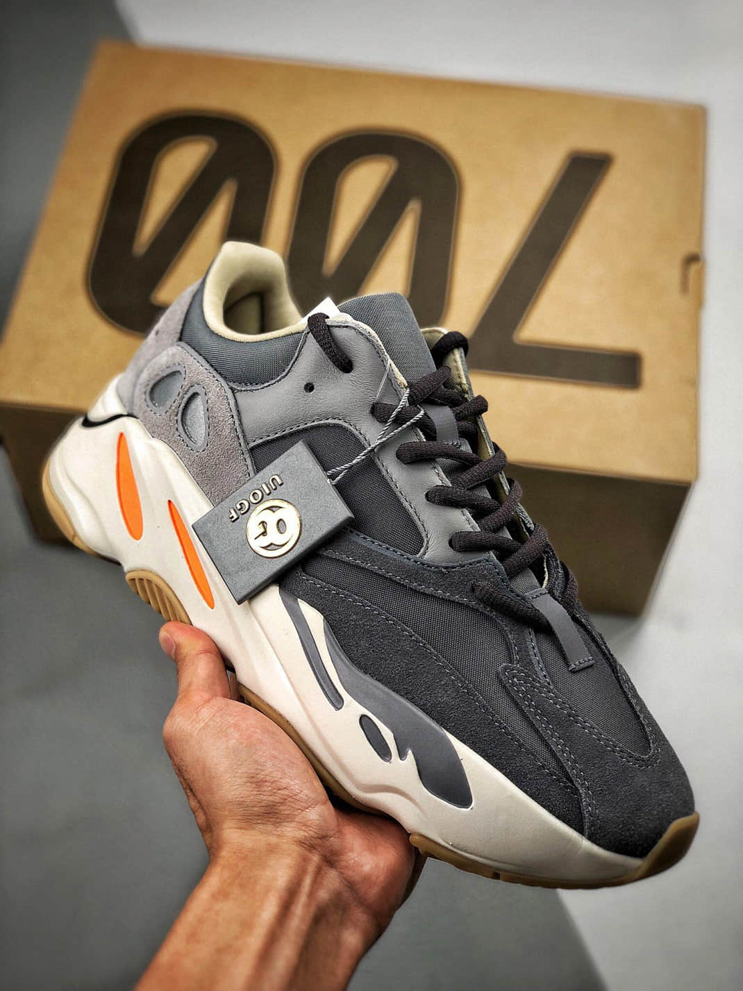 アディダス スニーカー Yeezy Boost 700 